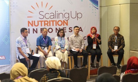 Government and External Scientific Affairs Lead Danone Indonesia, Sarah Angelique (ketiga dari kiri), dalam acara SUN Annual Meeting Business Network, Sabtu (21/12).