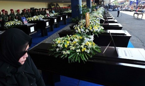 Government officially hands over the Sukhoi's victims to their families in a ceremony held at Halim Perdanakusuma airport in Jakarta, Wednesday.