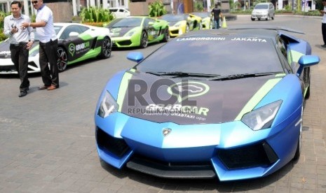  Peluncuran GrabCar Lamborghini di Jakarta, Rabu (21/10).  (Republika/Agung Supriyanto)