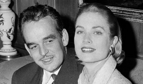 Grace Kelly, kanan, bersama Pangeran Rainier III.