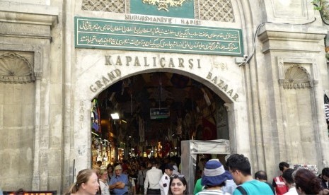 Grand Bazaar di Istanbul, Turki merupakan salah satu pasar tertua di dunia.