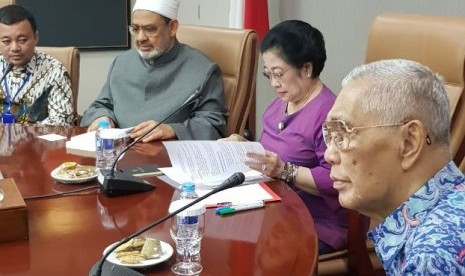 Grand Mufti Al Azhar, Mesir, Sheikh Ahmed Muhammed Ahmed Ath-Thayeb meets with the Pancasila Ideology Development Board (BPIP) leaders. 