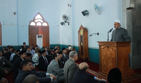 Grand Syeikh Al Azhar, Ahmad At-Thayyib saat berceramarah di Masjid Pondok Modern Darusalam Gontor, Ponorogo, Jawa Timur, Rabu(26/2)