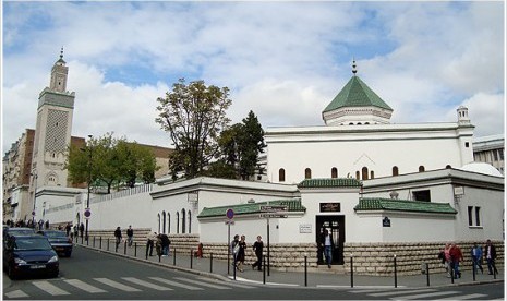 Grande Mosque de Paris atau Masjid Raya Paris, Prancis.