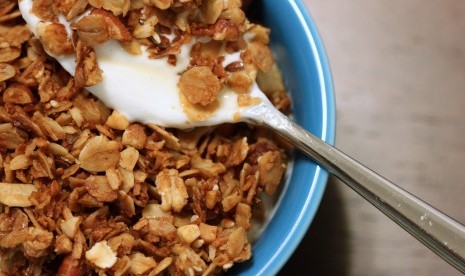 Granola. Makanan sarapan ini dapat meningkatkan kadar kolesterol kalau bahan-bahannya tak menyehatkan.