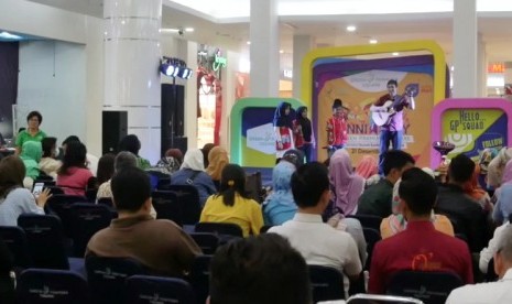 Green Pramuka Square berbagi bersama anak penderita kanker dari yayasan kasih anak Kanker Indonesia (YKAKI)