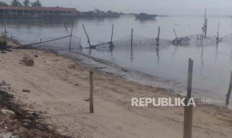  Greenpeace Indonesia menolak terlibat dalam tim kajian tentang pengelolaan hasil sedimentasi di laut.