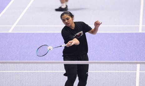 Gregoria Mariska Tunjung saat menjajal lapangan Adidas Arena di Paris, Prancis.