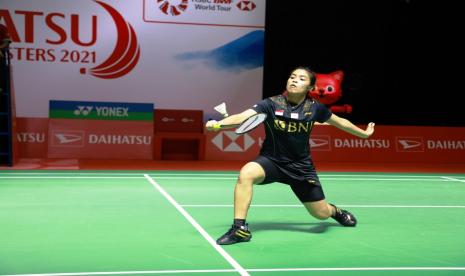 Gregoria Mariska Tunjung terhenti pada babak pertama Daihatsu Indonesia Masters 2021 oleh unggulan delapan asal Jepang, Sayaka Takahashi. Gregoria takluk 18-21, 21-11, dan 20-22.