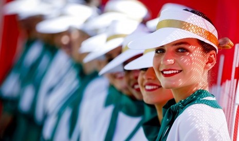 Grid girls berpose menjelang seri balapan Asutralia di Sirkuit Albert Park, Melbourne, Australia, 20 Maret 2016. 