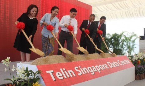 Groun breaking data center Telkom Internaional  Singapura di Singapura