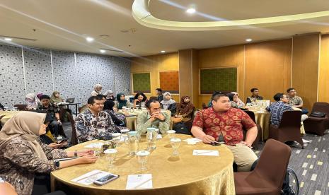 Growth Academy for Sustainable Business: Bootcamp atau Peningkatan Kapasitas Startup bagi 30 startup terbaik di Provinsi Daerah Istimewa Yogyakarta diselenggarakan Senin (10/6/2024) di Hotel IBIS Style Yogyakarta. Kegiatan ini digelar oleh Kementerian Koperasi dan Usaha Kecil dan Menengah Republik Indonesia (Kemenkop UKM RI) bersama Inkubasi Bisnis dan Inovasi Bersama Universitas Islam Indonesia (IBISMA UII).