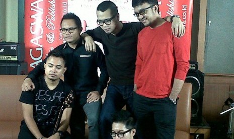 Grup Band Kerispatih meluncurkan album ketujuh berjudul 'Melekat di Jiwa'.