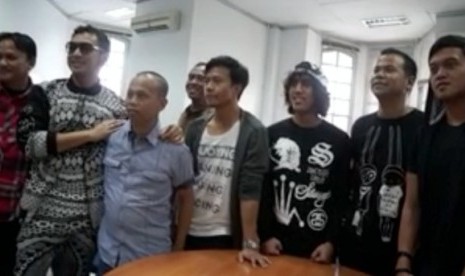 Grup band Nidji saat bersilaturahim ke redaksi Republika Online, Selasa (16/9)