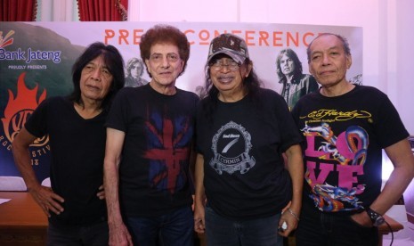 Grup band rock legendaris Indonesia, God Bless.