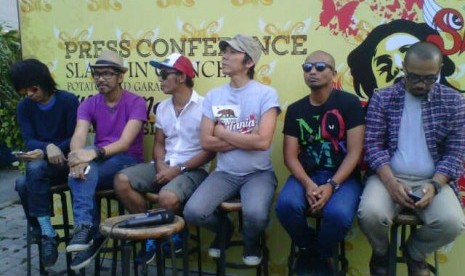 Grup band Slank saat jumpa pers konser 'Revolusi Bunga: Generasi Wangi'