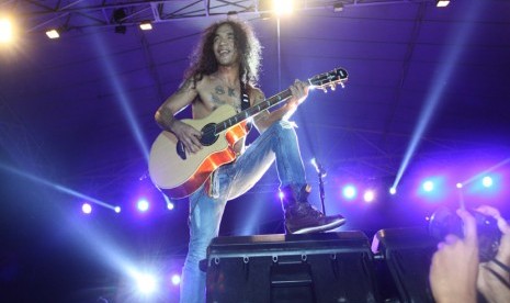  Grup band Slank tampil dalam konser di lapangan Tasitolu ,Dili,Timor Leste,Sabtu(16/3).  (Antara/Teresia May)