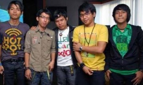 Grup Band Wali, albumnya laris manis di Malaysia.