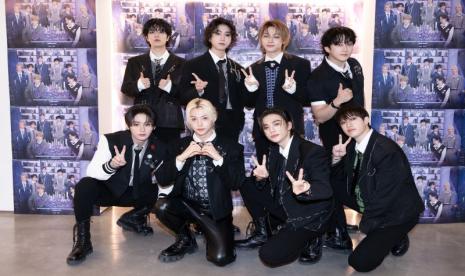 Grup K-pop Stray Kids. Stray Kids akan berkolaborasi dengan Charlie Puth.