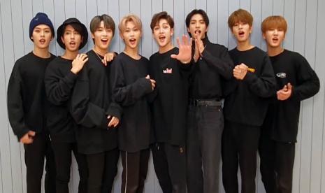 Grup K-pop Stray Kids menarik perhatian bintang Deadpool Ryan Reynolds dengan penampilan terbaru mereka di 