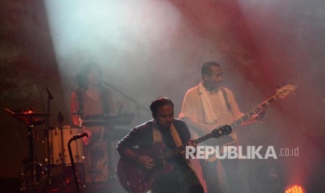 Grup musik Fourtwnty saat tampil pada konser musik tanah air Liztomania Vol 6 bertajuk 