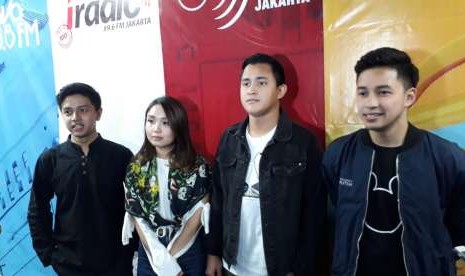 Grup Musik, Hivi berpartisipasi dalam ajang 100 Hati Untuk Lombok, yang merupakan program donasi on air MRA Media di Jakarta, Jumat (31/8).