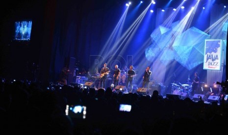   Grup musik RAN beraksi menghibur pecinta jazz dalam perhelatan Java Jazz Festival (JJF) 2014 di Jakarta, Jumat (28/2). (Republika/Agung Supriyanto)