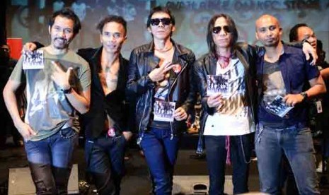 Grup musik Slank berfoto bersama saat saat launching album terbaru yang bertajuk 