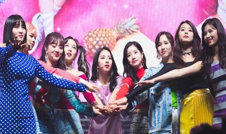 Grup K-pop Twice mengumumkan akan kembali ke Indonesia dalam rangkaian tur dunia Ready to Be Part 3. Dalam tur dunia ini, Indonesia masuk daftarnya. 