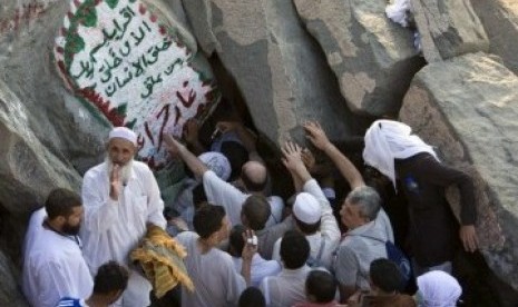 Gua Hira di Jabal Nur selalu dikerubungi jamaah yang hendak ziarah.