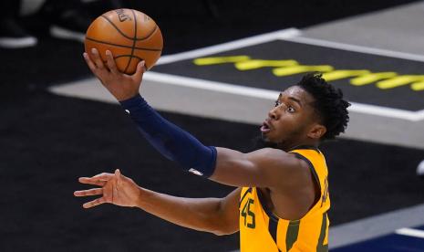 Guard Utaz Jazz, Donovan Mitchel mencetak 28 poin saat Utah Jazz kalahkan New Orleans Pelicans 118-102.