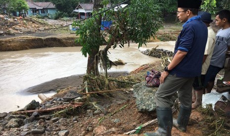 Gubernur NTB TGH M Zainul Majdi meninjau langsung lokasi banjir di Kota Bima, Kamis (22/12).  Gubernur NTB TGH M Zainul Majdi meninjau langsung lokasi banjir di Kota Bima, Kamis (22/12).  