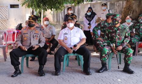 Gubernur Babel Erzaldi Rosman bersama unsur pimpinan di Babel yang tergabung dalam Forum Komunikasi Pimpinan Daerah (Forkopimda) seperti Kapolda Babel, Danrem 045/Garuda Jaya, dan Kajati Babel, sepakat kompak mengatasi Covid-19 di Babel.