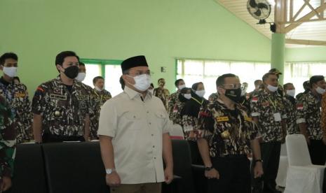 Gubernur Babel, Erzaldi Rosman saat memberi arahan kala membuka Musyawarah Daerah (Musda) II Pengurus Daerah XXIX Generasi Muda FKPPI Provinsi Kepulauan Bangka Belitung, di Gedung Serbaguna Kodim 0413 Bangka, Jalan Solihin GP, Pangkalpinang, Sabtu (27/2). 