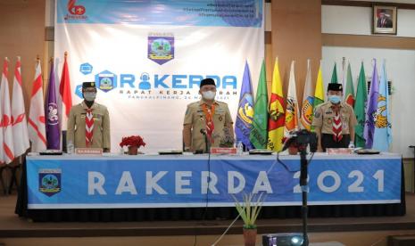 Gubernur Babel, Erzaldi Rosman yang sekaligus menjabat sebagai Ketua Majelis Pembimbing Daerah (Kamabida) Kwarda Gerakan Pramuka Kepulauan Bangka Belitung memberi arahan dalam Pembukaan Rapat Kerja Daerah (Rakerda) Tahun 2021, di Gedung Mahligai Serumpun Sebalai, Rabu (24/3). 