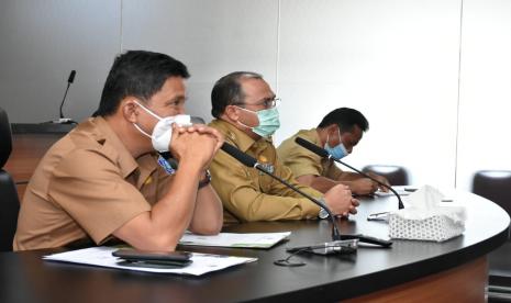  Gubernur Bangka Belitung (Babel), Erzaldi Rosman, melakukan audiensi dengan Dirjen Perimbangan Kementerian Keuangan (Kemenkeu) RI, Prima Astera, pada Selasa (17/11) secara virtual aplikasi Zoom.