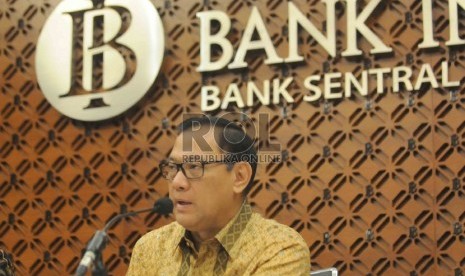 Gubernur Bank Indonesai (BI) Agus Martowardojo menyampaikan hasil Rapat Dewan Gubernur BI di Jakarta, Selasa (18/8).