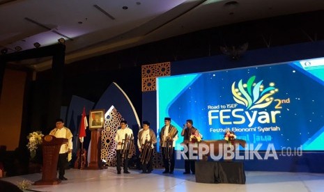 Pagelaran Festival Ekonomi Syariah (Fesyar) Regional Jawa 2018 di Ballroom Hotel Gumaya, Semarang, Jawa Tengah, Rabu (2/5). Fesyar tersebut merupakan bagian dari penyelenggaraan Indonesia Sharia Economic Forum (ISEF) di Surabaya pada Desember 2018.