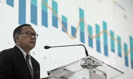 Gubernur Bank Indonesia Agus Martowardojo memberikan pandangannya pada acara Mandiri Investment Forum (MIF) 2018 di Jakarta, Rabu (7/2).