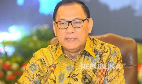 Gubernur Bank Indonesia (BI) Agus Martowardojo memberikan keterangan kepada wartawan seusai mengadakan pertemuan tingkat tinggi Tim Pengendali Inflasi Daerah (TPID) di Gedung BI, Jakarta, Rabu (25/1). 