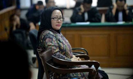 Gubernur Banten Non aktif dan juga terdakwa kasus dugaan suap sengketa Pilkada Lebak, Atut Chosiyah menjalani sidang vonis di Pengadilan Tipikor, Jakarta, Senin (1/9).