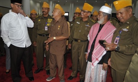 Gubernur Banten Wahidin Halim (kiri).