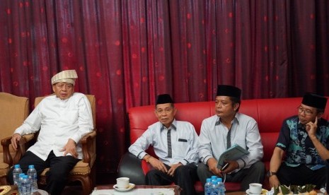 Gubernur Banten Wahidin Halim saat bertemu dengan kafilah Seleksi Tilawah Quran Hadits (STQH) di Pontianak, Kalimantan Barat, Rabu (3/7).