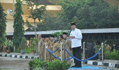 Gubernur Banten Wahidin Halim saat menghadiri apel sekaligus halalbihalal Idul Fitri 1440 H, bersama Jajaran Pegawai di Pemprov Banten, di Lapangan Setda Provinsi Banten, Kota Serang, Senin (10/6).