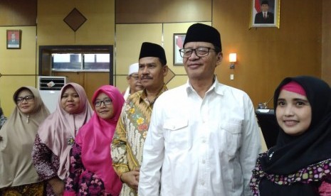 Gubernur Banten Wahidin Halim setelah bersilaturahim dengan pegawai Kantor Wilayah (Kanwil) Kementerian Agama Provinsi Banten, di Aula Bappeda Provinsi Banten, Kamis (25/4).