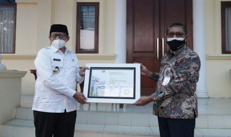 Gubernur Banten Wahidin Halim (WH) terima empat (4) Penghargaan BKN Award 2021. Di ajang ini, Pemprov Banten raih Terbaik Ke-1 Kategori Perencanaan Kebutuhan, Pelayanan Pengadaan, Kepangkatan dan Pensiun; Terbaik Ke-1 Kategori Implementasi SAPK dan Pemanfaatan CAT; Terbaik Ke-2 Kategori Penilaian Kompetensi; dan, Terbaik Ke-3 Kategori Pengawasan dan Pengendalian. 