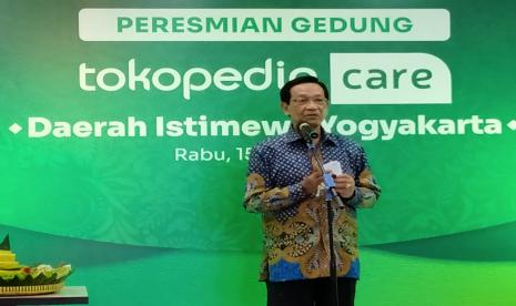 Gubernur Daerah Istimewa Yogyakarta (DIY), Sri Sultan Hamengku Buwono X meresmikan pusat layanan pengguna Tokopedia Care di Yogyakarta yang ramah difabel, Rabu (15/6/2022) 