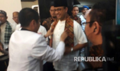 Gubernur dan Wakil Gubernur DKI terpilih Anies Baswedan-Sandiaga Uno hadir dalam acara selamatan dan doa bersama yang digelar Dewan Pimpinan Wilayah Partai Keadilan Sejahtera (DPW PKS) DKI Jakarta di Hotel Grand Cempaka, Ahad (15/10).