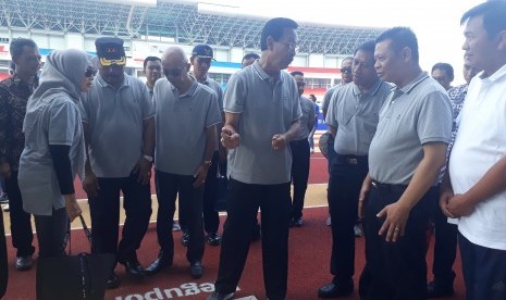  Gubernur DIY Sri Sultan Hamengku Buwono X saat meresmikan Stadion Mandala Krida Baru.