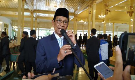 Gubernur DIY, Sri Sultan Hamengku Buwono X, usai melantik Penjabat (Pj) Wali Kota Yogyakarta dan Pj Bupati Kulonprogo di Bangsal Kepatihan, Kota Yogyakarta, Senin (22/5/2023).